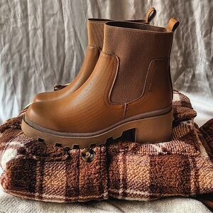 🆕️The Austin// Caramel machiatto lug sole boot